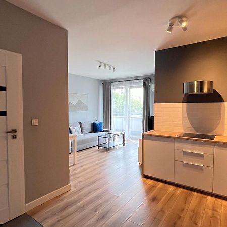 Close To Chopin Airport, Cybernetyki, Free Parking By Cosmo Spirit Warsaw Exterior photo