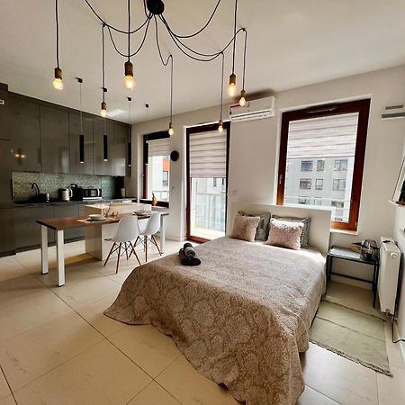 Close To Chopin Airport, Cybernetyki, Free Parking By Cosmo Spirit Warsaw Exterior photo