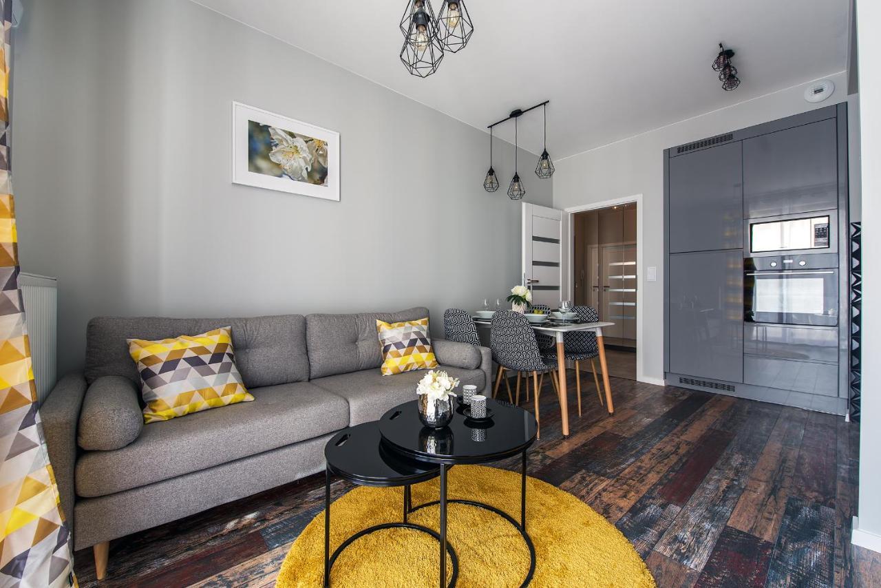 Close To Chopin Airport, Cybernetyki, Free Parking By Cosmo Spirit Warsaw Exterior photo