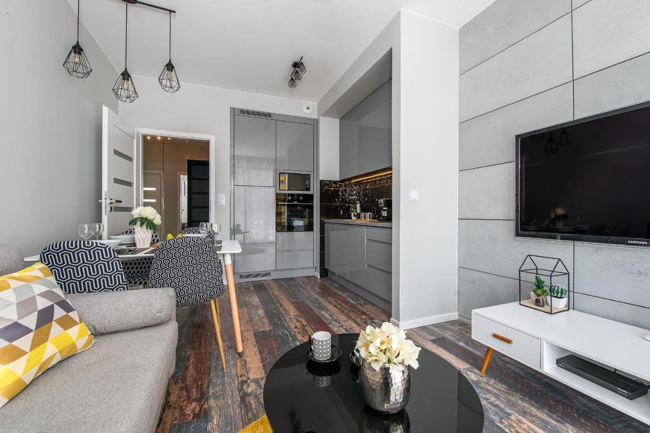 Close To Chopin Airport, Cybernetyki, Free Parking By Cosmo Spirit Warsaw Exterior photo