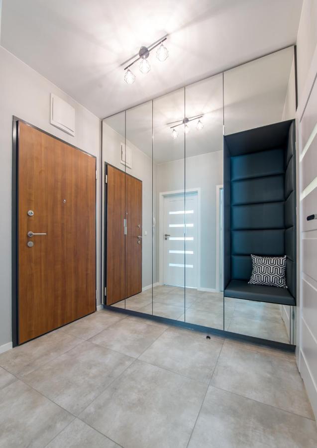Close To Chopin Airport, Cybernetyki, Free Parking By Cosmo Spirit Warsaw Exterior photo