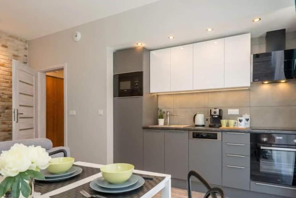 Close To Chopin Airport, Cybernetyki, Free Parking By Cosmo Spirit Warsaw Exterior photo