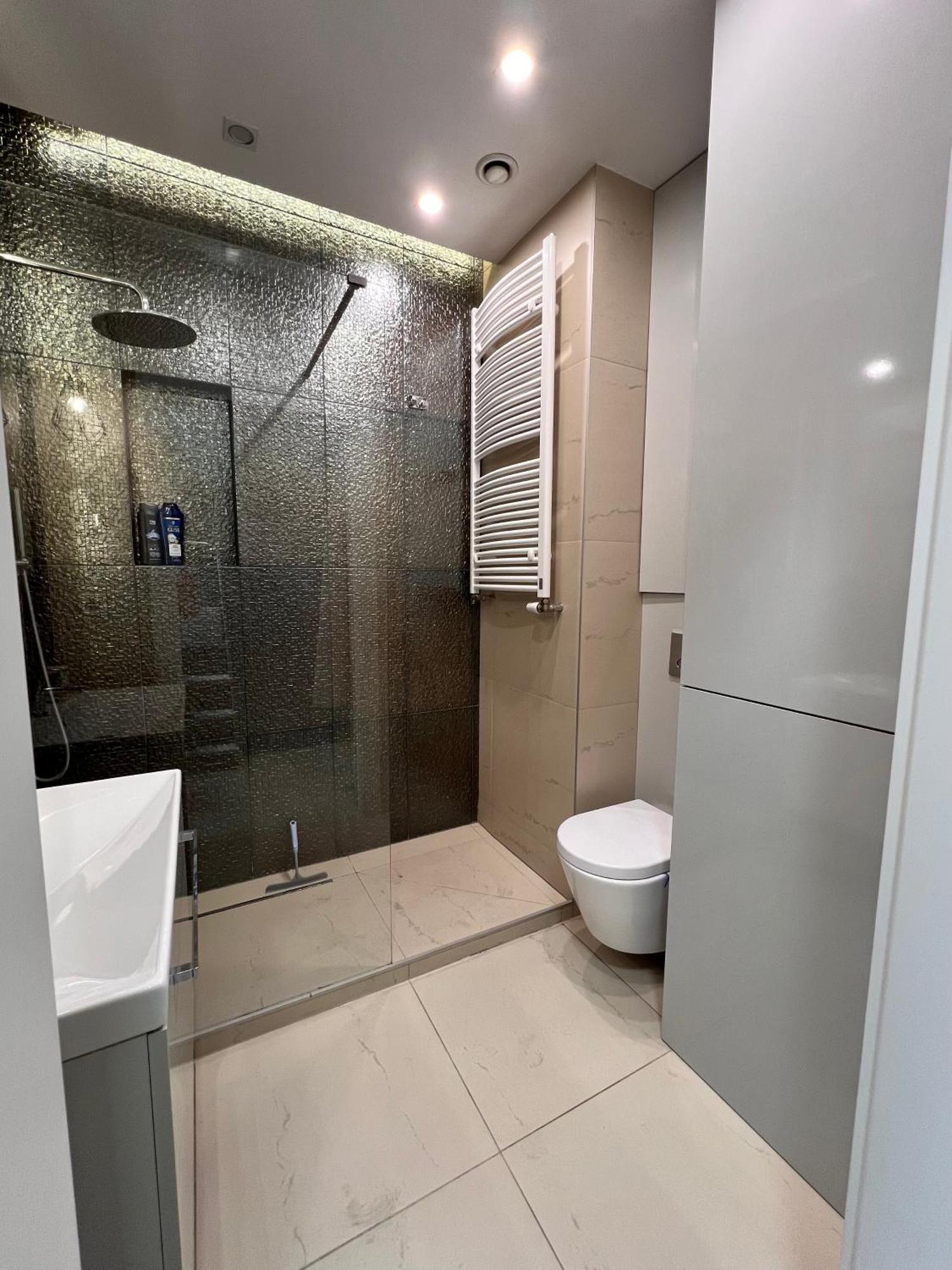 Close To Chopin Airport, Cybernetyki, Free Parking By Cosmo Spirit Warsaw Exterior photo